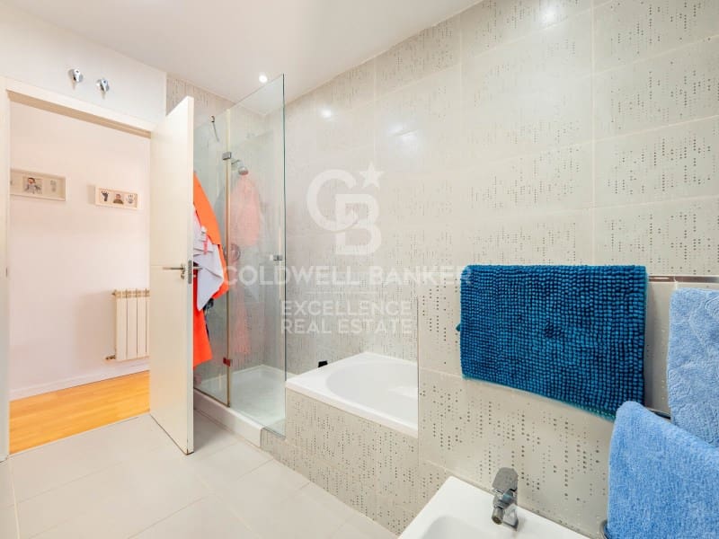 3 camera da letto Villetta Bifamiliare in vendita in La Pobla de Vallbona con garage - 475.000 € (Rif: 9627623)