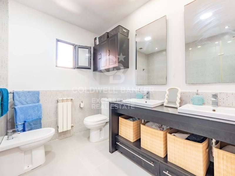 3 camera da letto Villetta Bifamiliare in vendita in La Pobla de Vallbona con garage - 475.000 € (Rif: 9627623)