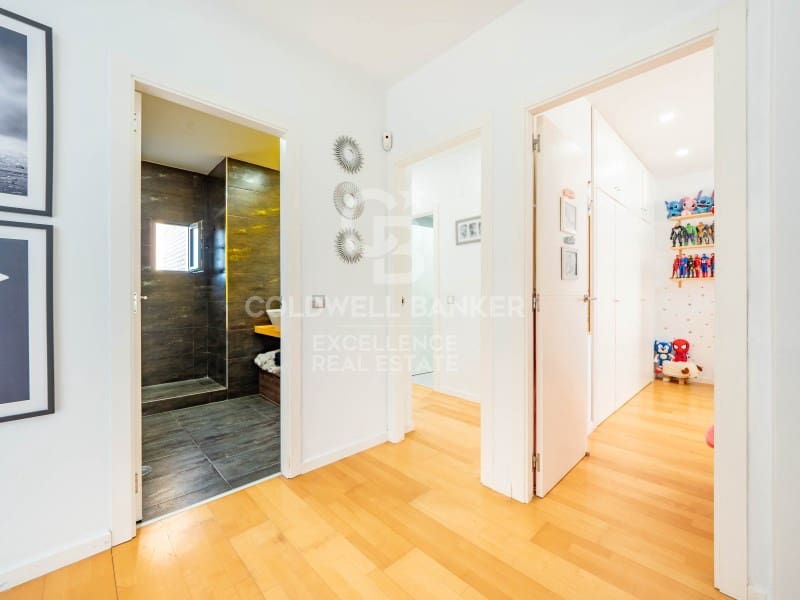 3 camera da letto Villetta Bifamiliare in vendita in La Pobla de Vallbona con garage - 475.000 € (Rif: 9627623)