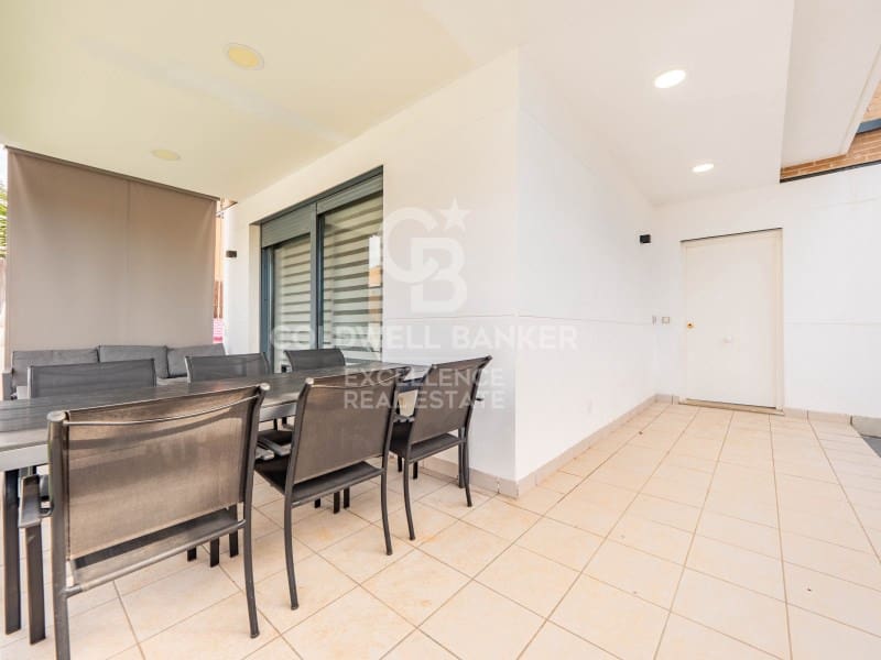 3 camera da letto Villetta Bifamiliare in vendita in La Pobla de Vallbona con garage - 475.000 € (Rif: 9627623)