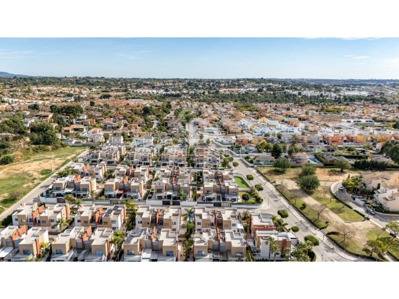 3 camera da letto Villetta Bifamiliare in vendita in La Pobla de Vallbona con garage - 475.000 € (Rif: 9627623)