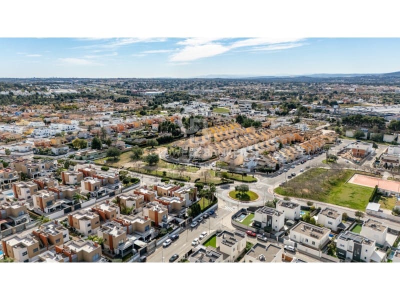 3 camera da letto Villetta Bifamiliare in vendita in La Pobla de Vallbona con garage - 475.000 € (Rif: 9627623)