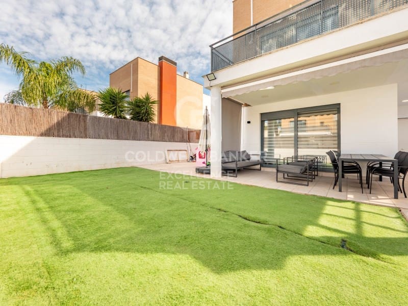 3 camera da letto Villetta Bifamiliare in vendita in La Pobla de Vallbona con garage - 475.000 € (Rif: 9627623)