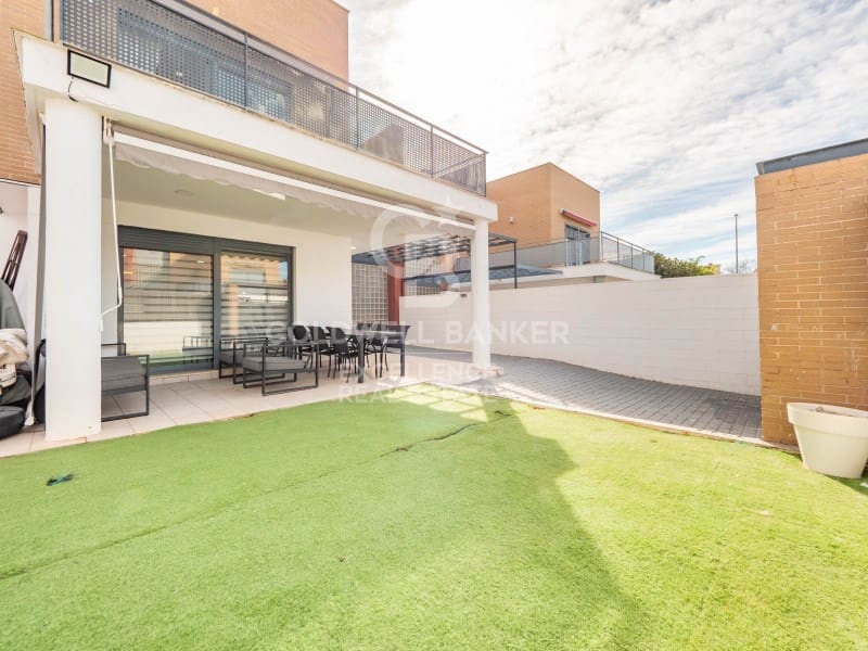 3 camera da letto Villetta Bifamiliare in vendita in La Pobla de Vallbona con garage - 475.000 € (Rif: 9627623)