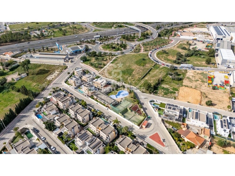 3 camera da letto Villetta Bifamiliare in vendita in La Pobla de Vallbona con garage - 475.000 € (Rif: 9627623)