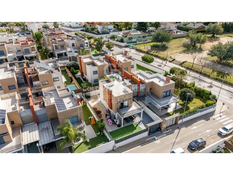 3 bedroom Semi-detached Villa for sale in La Pobla de Vallbona with garage - € 475,000 (Ref: 9627623)