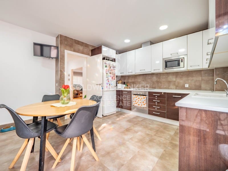 Pareado de 3 habitaciones en La Pobla de Vallbona en venta con garaje - 475.000 € (Ref: 9627623)