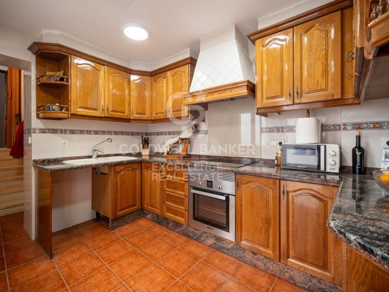 Casa de 5 habitaciones en Oliva en venta con garaje - 365.000 € (Ref: 9651819)