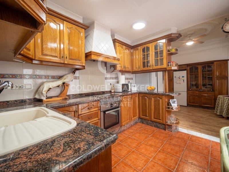 Casa de 5 habitaciones en Oliva en venta con garaje - 365.000 € (Ref: 9651819)