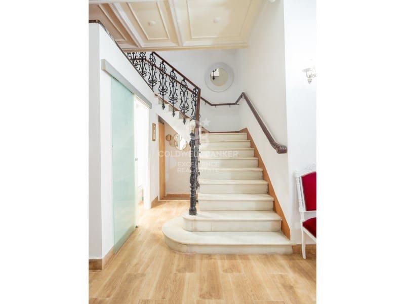 8 chambre Maison de Ville à vendre à Oliva avec garage - 365 000 € (Ref: 9651819)