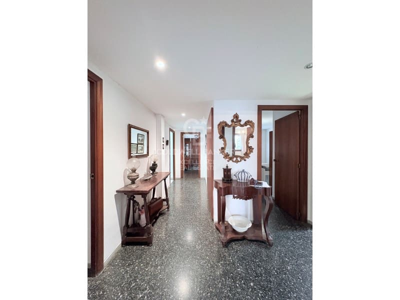 4 slaapkamer Flat te koop in Valencia stad met garage - € 860.000 (Ref: 9659275)