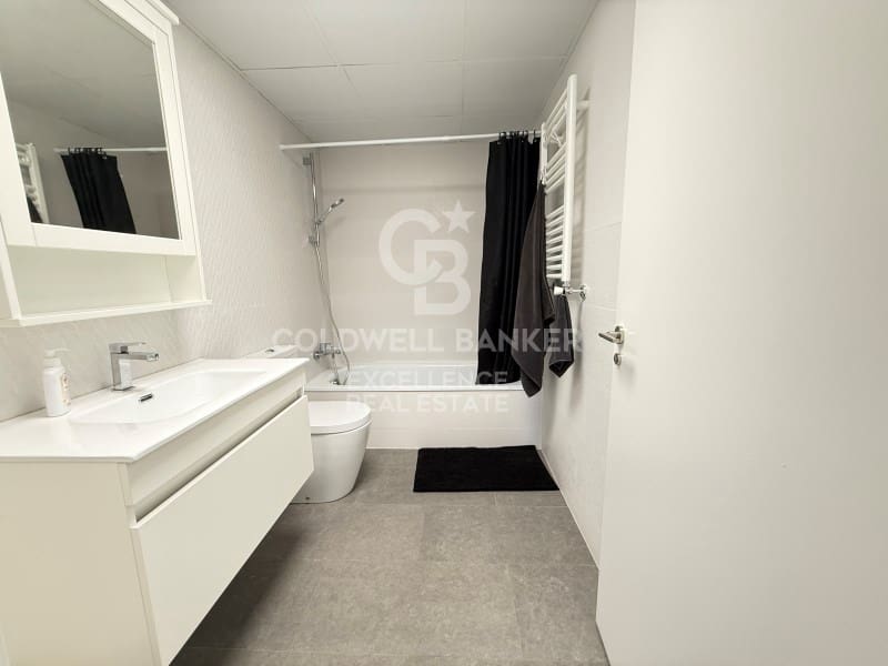 3 bedroom Flat for rent in Valencia city with garage - € 2,400 (Ref: 9690475)