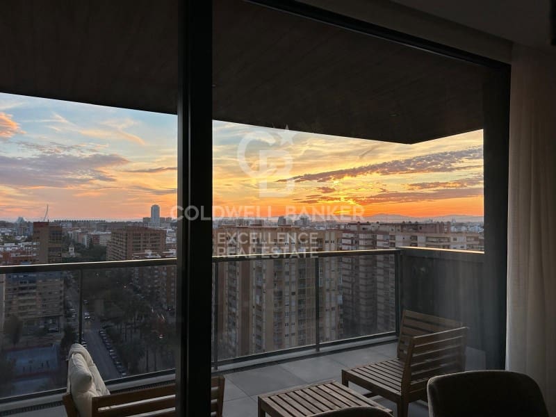 3 bedroom Flat for rent in Valencia city with garage - € 2,400 (Ref: 9690475)