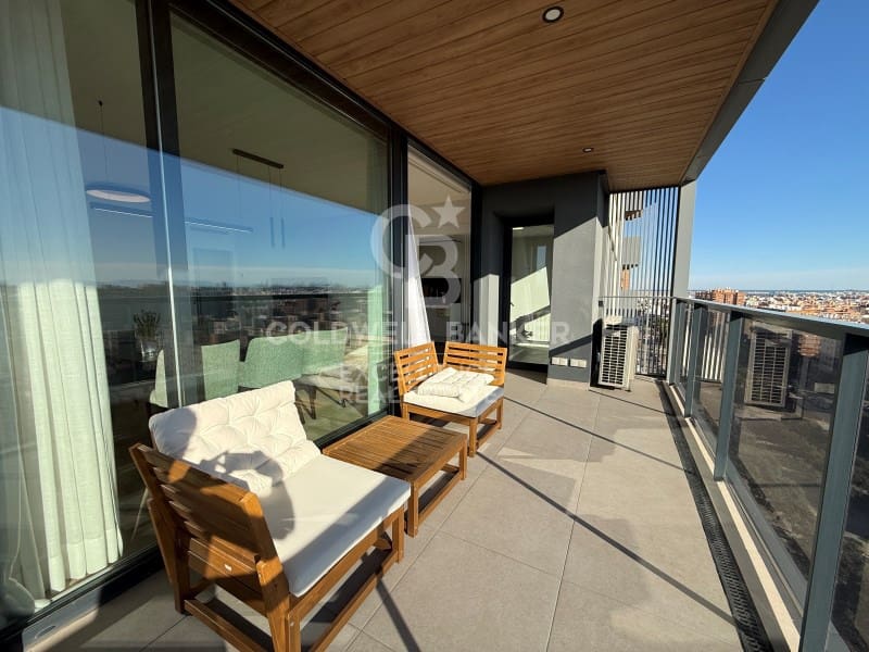 3 bedroom Flat for rent in Valencia city with garage - € 2,400 (Ref: 9690475)