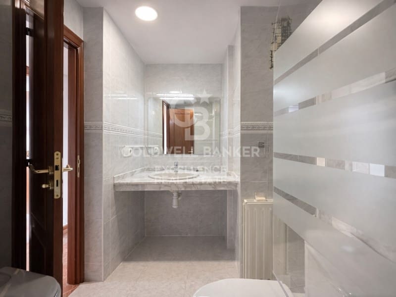 4 bedroom Flat for rent in Valencia city with garage - € 2,500 (Ref: 9711893)