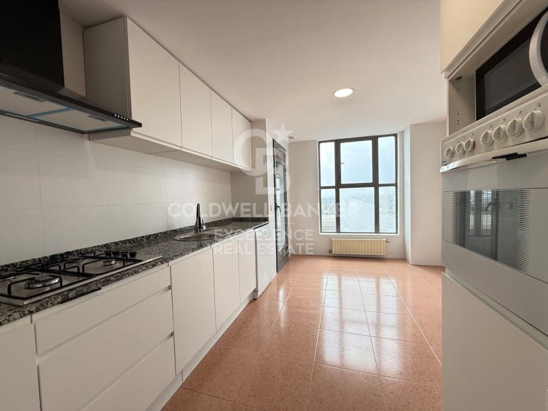 4 bedroom Flat for rent in Valencia city with garage - € 2,500 (Ref: 9711893)