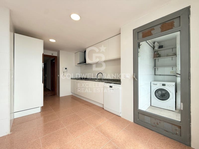 4 bedroom Flat for rent in Valencia city with garage - € 2,500 (Ref: 9711893)