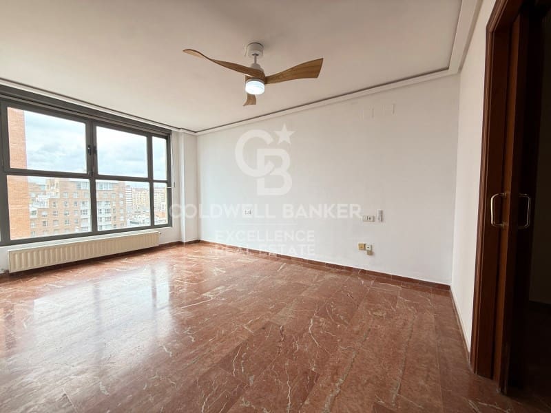 4 bedroom Flat for rent in Valencia city with garage - € 2,500 (Ref: 9711893)