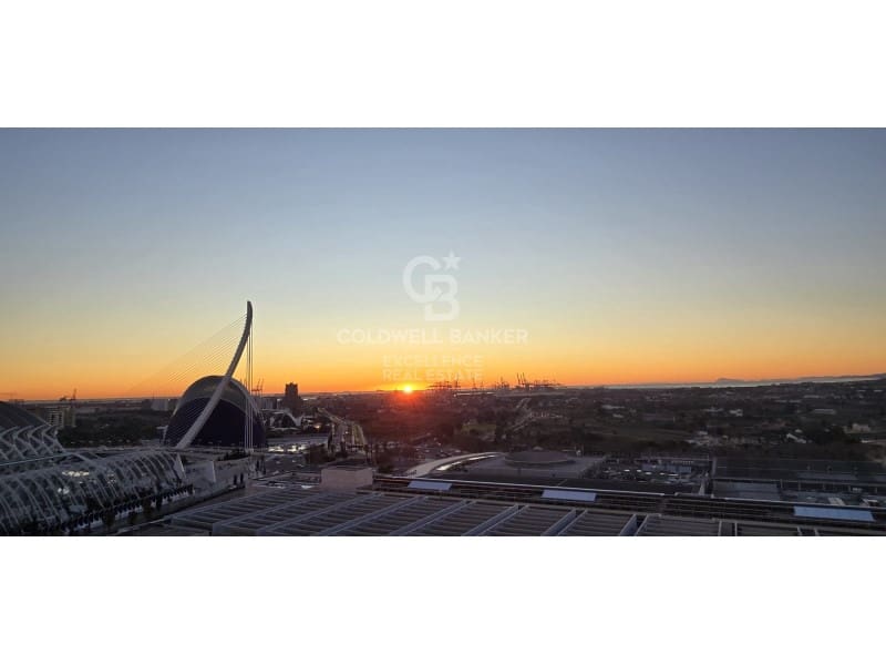 4 bedroom Flat for rent in Valencia city with garage - € 2,500 (Ref: 9711893)