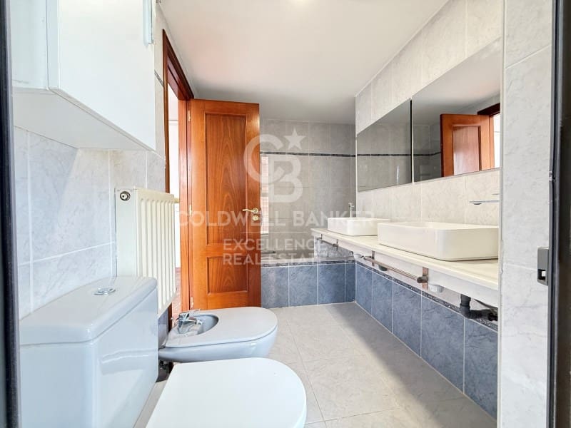 4 bedroom Flat for rent in Valencia city with garage - € 2,500 (Ref: 9711893)