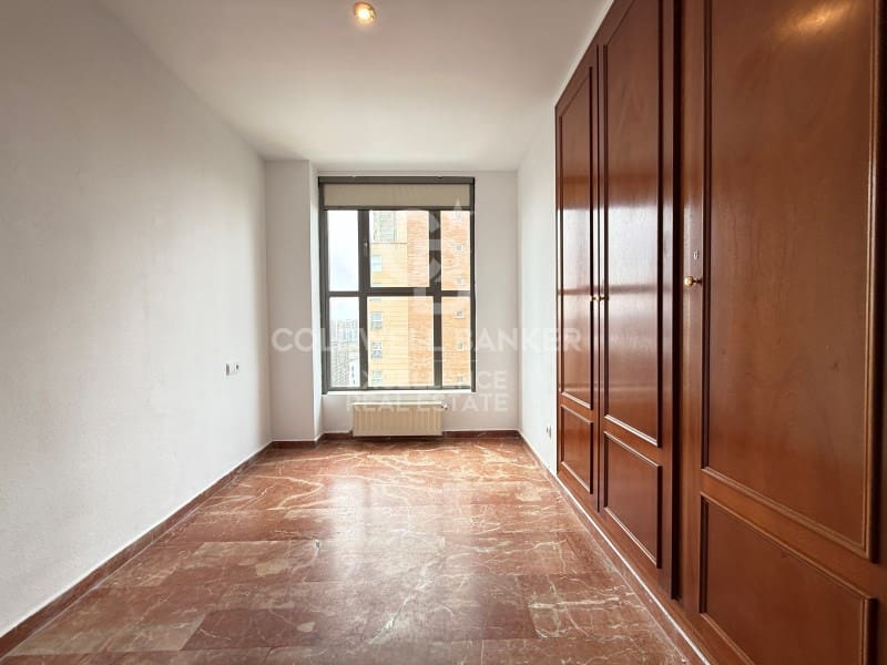 4 bedroom Flat for rent in Valencia city with garage - € 2,500 (Ref: 9711893)