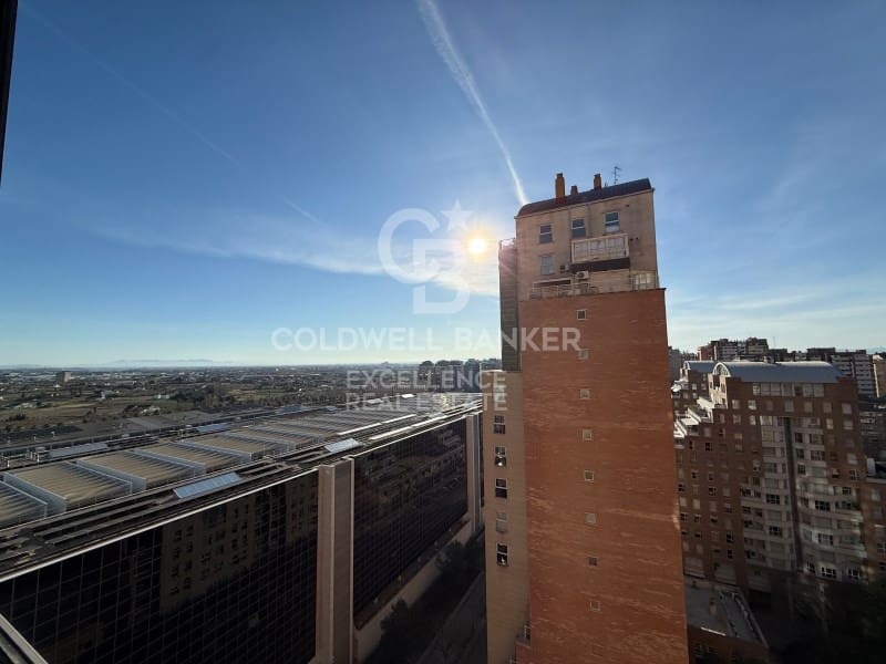 4 bedroom Flat for rent in Valencia city with garage - € 2,500 (Ref: 9711893)