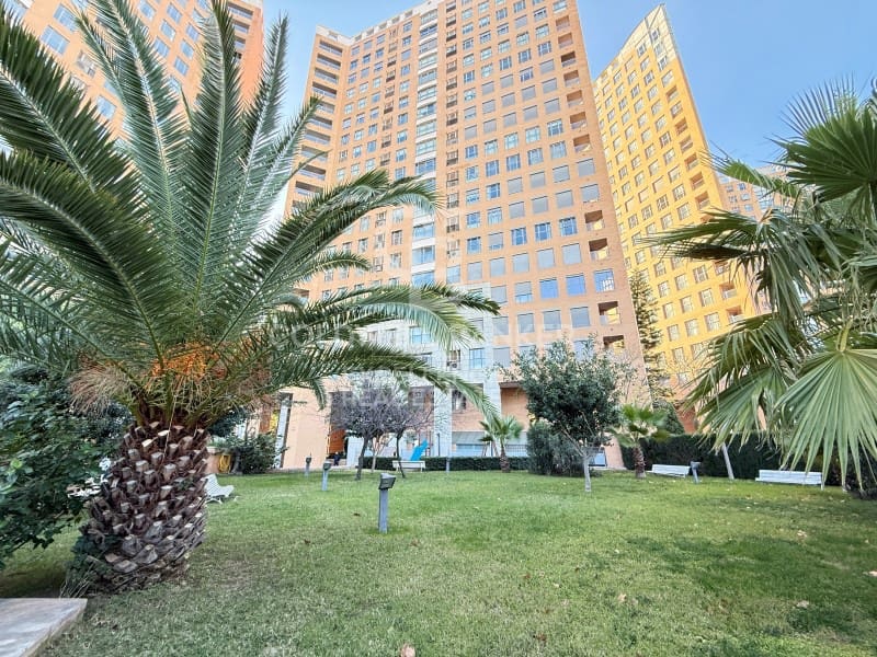 4 bedroom Flat for rent in Valencia city with garage - € 2,500 (Ref: 9711893)