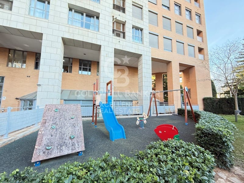 4 bedroom Flat for rent in Valencia city with garage - € 2,500 (Ref: 9711893)