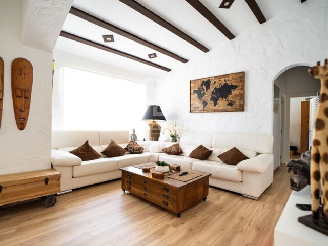 Chalet de 4 habitaciones en Alcanar en venta con piscina garaje - 825.000 € (Ref: 9851306)