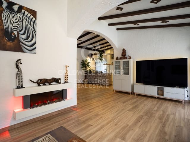 Chalet de 4 habitaciones en Alcanar en venta con piscina garaje - 825.000 € (Ref: 9851306)