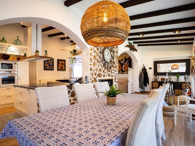 Chalet de 4 habitaciones en Alcanar en venta con piscina garaje - 825.000 € (Ref: 9851306)
