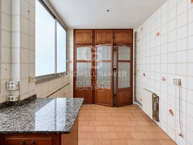 Piso de 6 habitaciones en Arrancapins, València ciudad en venta con garaje - 649.000 € (Ref: 9851309)