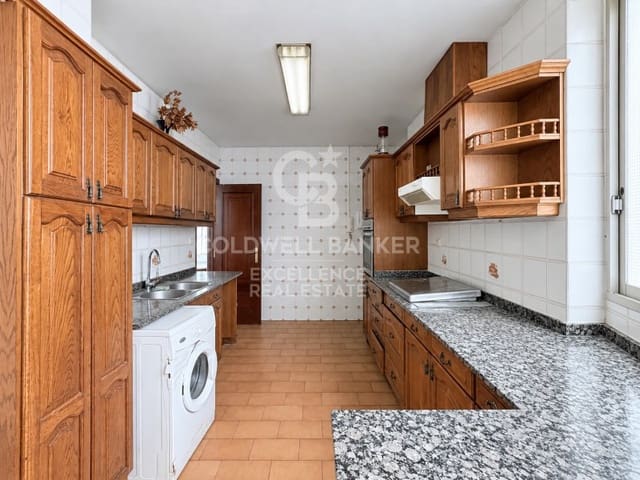 Piso de 6 habitaciones en Arrancapins, València ciudad en venta con garaje - 649.000 € (Ref: 9851309)