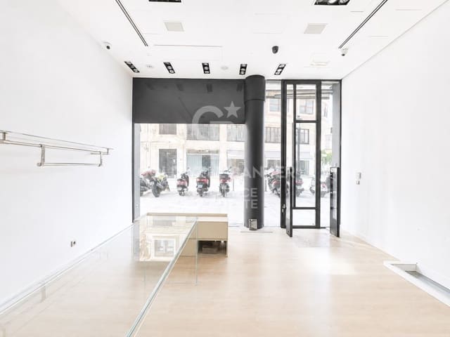 Kommersiell til leie i Ciutat Vella, Valencia by - € 2 300 (Ref: 9851311)