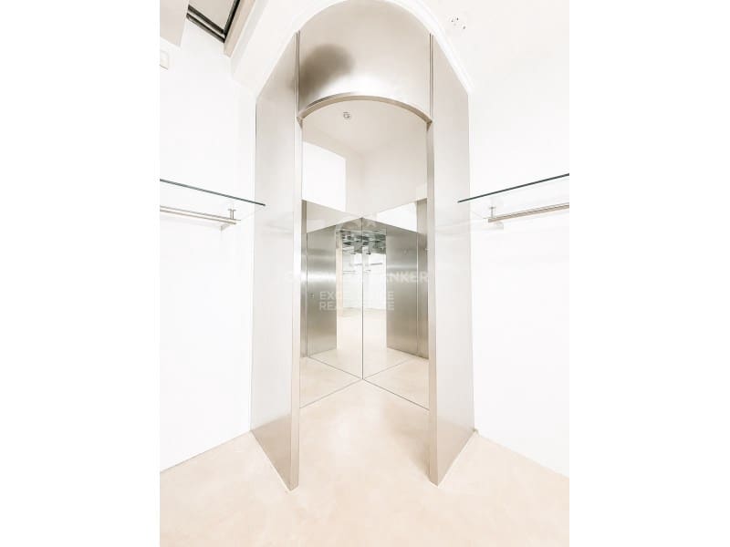 Kommersiell til leie i Valencia by - € 2 300 (Ref: 9851311)