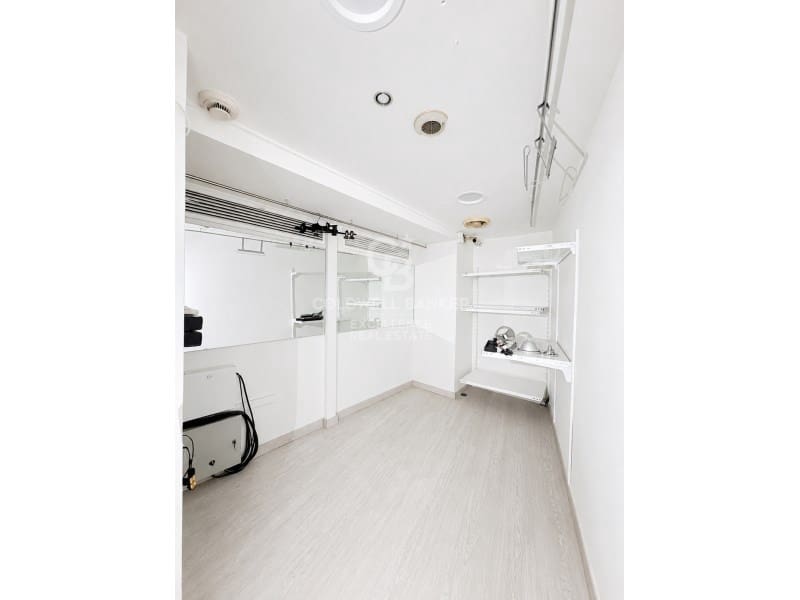 Kommersiell til leie i Valencia by - € 2 300 (Ref: 9851311)