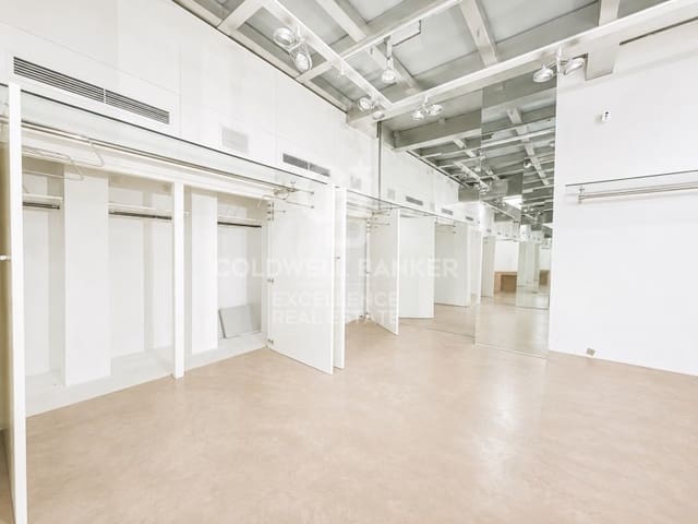 Kommersiell til leie i Ciutat Vella, Valencia by - € 2 300 (Ref: 9851311)
