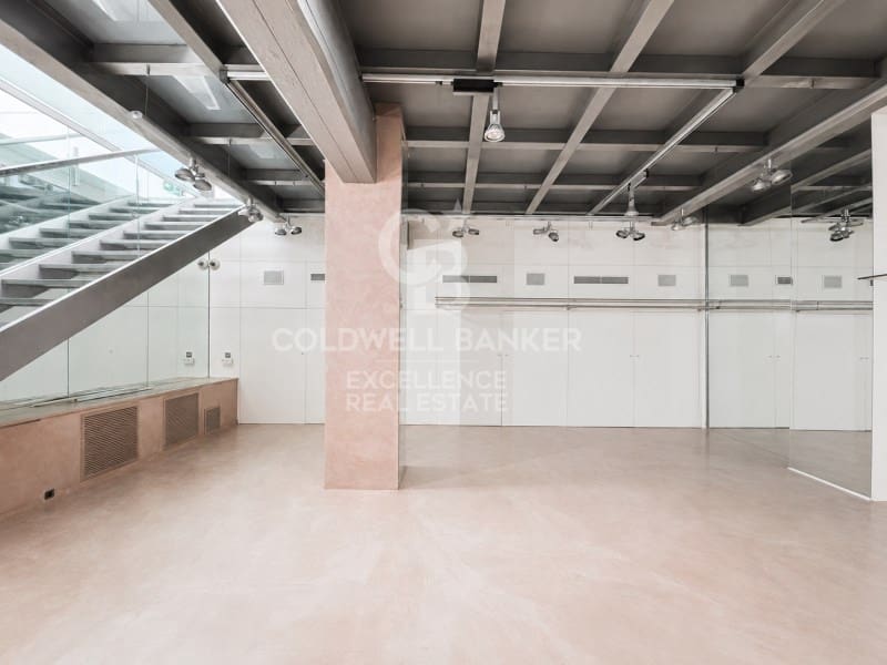 Kommersiell til leie i Valencia by - € 2 300 (Ref: 9851311)