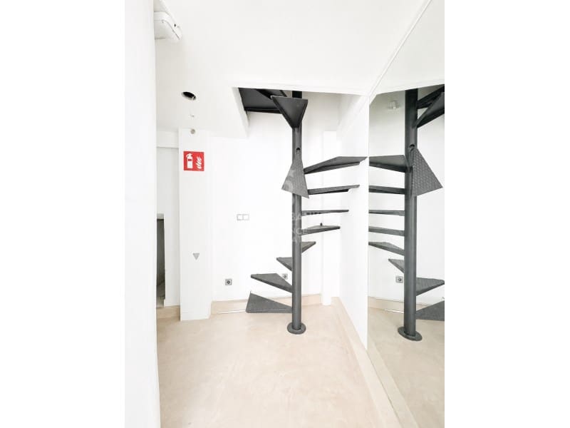 Kommersiell til leie i Valencia by - € 2 300 (Ref: 9851311)