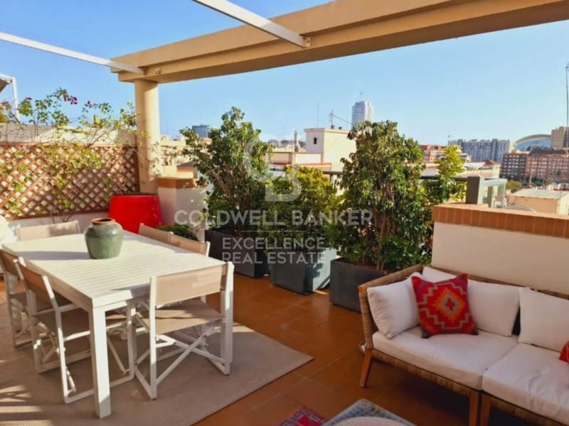 3 bedroom Penthouse for rent in Valencia city with garage - € 2,100 (Ref: 9861758)