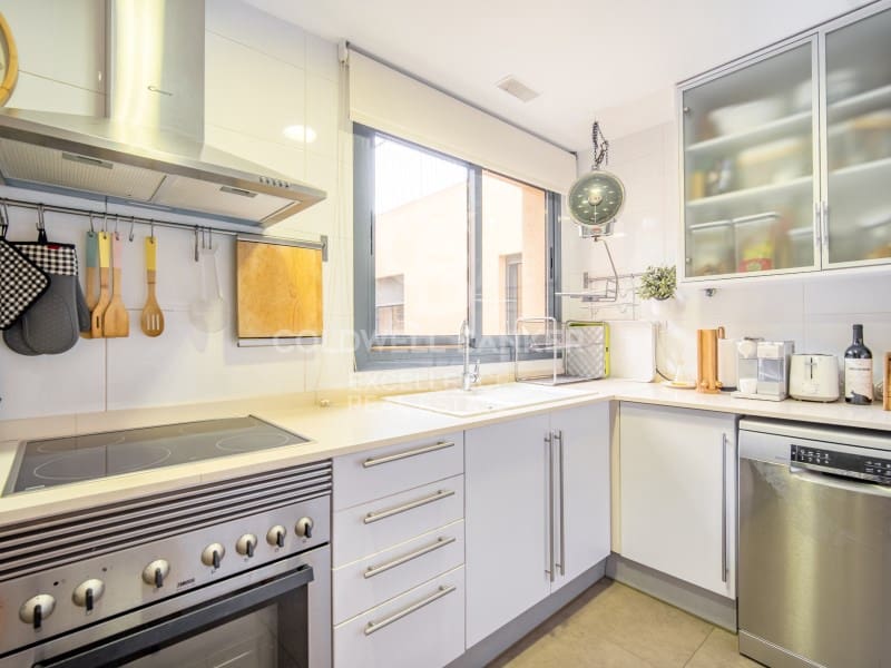 3 bedroom Penthouse for rent in Valencia city with garage - € 2,100 (Ref: 9861758)