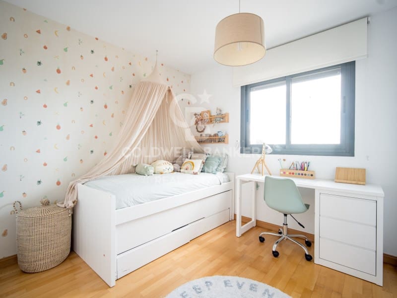 3 bedroom Penthouse for rent in Valencia city with garage - € 2,100 (Ref: 9861758)