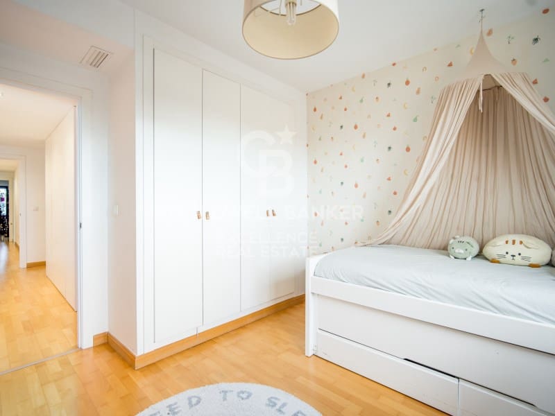 3 bedroom Penthouse for rent in Valencia city with garage - € 2,100 (Ref: 9861758)