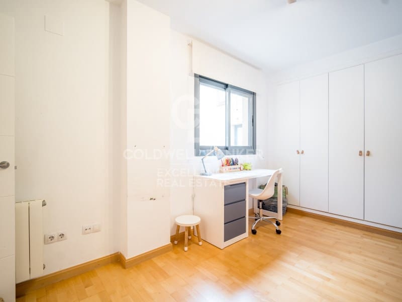 3 bedroom Penthouse for rent in Valencia city with garage - € 2,100 (Ref: 9861758)