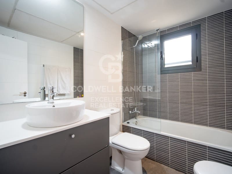 3 bedroom Penthouse for rent in Valencia city with garage - € 2,100 (Ref: 9861758)