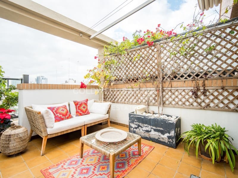 3 bedroom Penthouse for rent in Valencia city with garage - € 2,100 (Ref: 9861758)