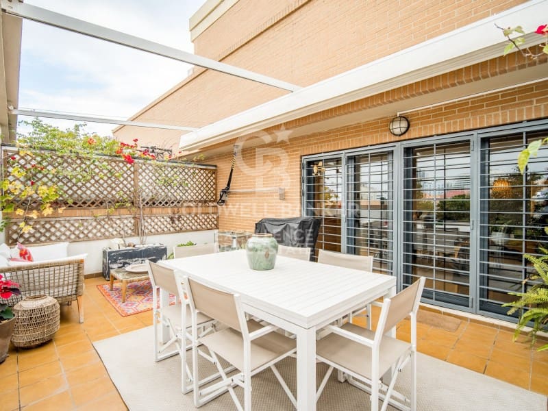 3 bedroom Penthouse for rent in Valencia city with garage - € 2,100 (Ref: 9861758)