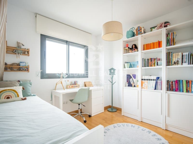3 bedroom Penthouse for rent in Valencia city with garage - € 2,100 (Ref: 9861758)