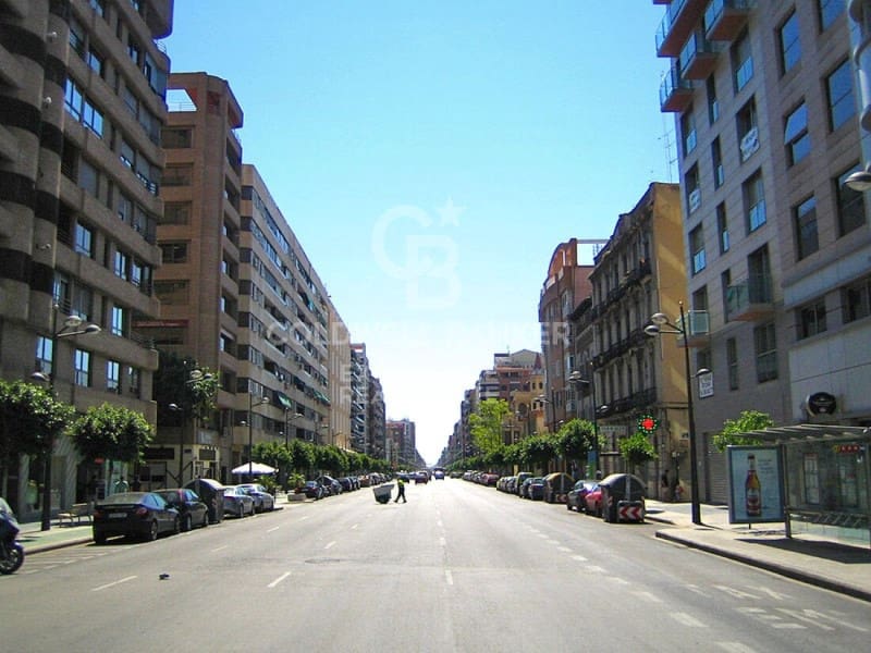 3 bedroom Penthouse for rent in Valencia city with garage - € 2,100 (Ref: 9861758)