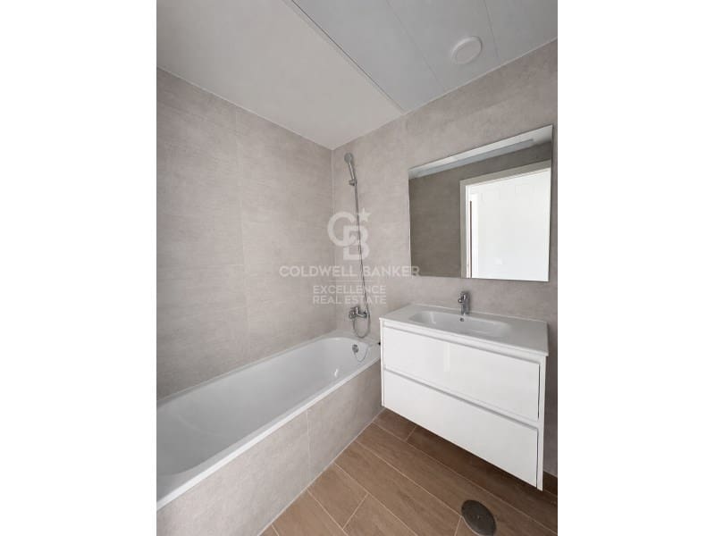3 quarto Apartamento para arrendar em Valencia cidade com piscina garagem - 1 850 € (Ref: 9910529)